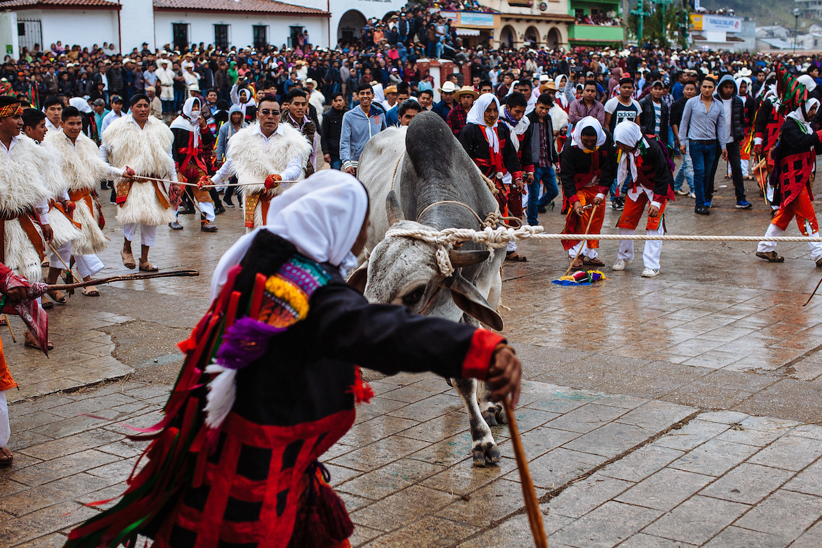 Carnaval K'in Tajimoltik en la plaza